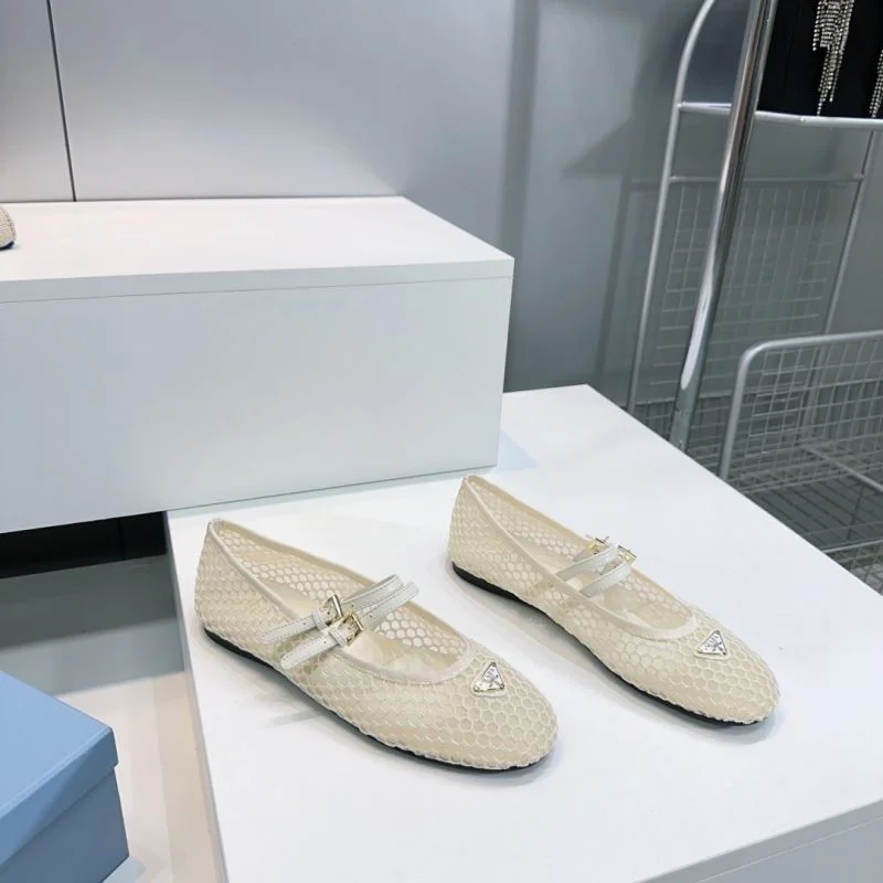 Snug Prada Flat Shoes 34865