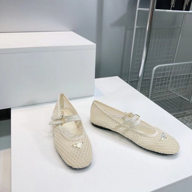 Snug Prada Flat Shoes 34865