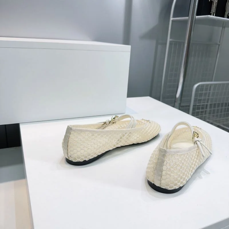Snug Prada Flat Shoes 34865