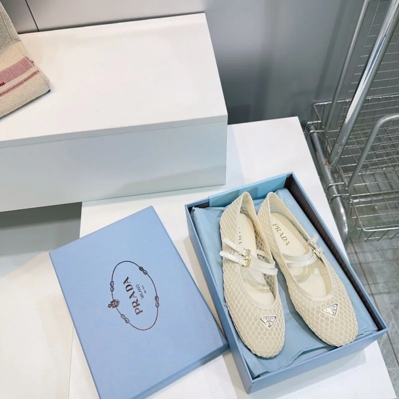Snug Prada Flat Shoes 34865