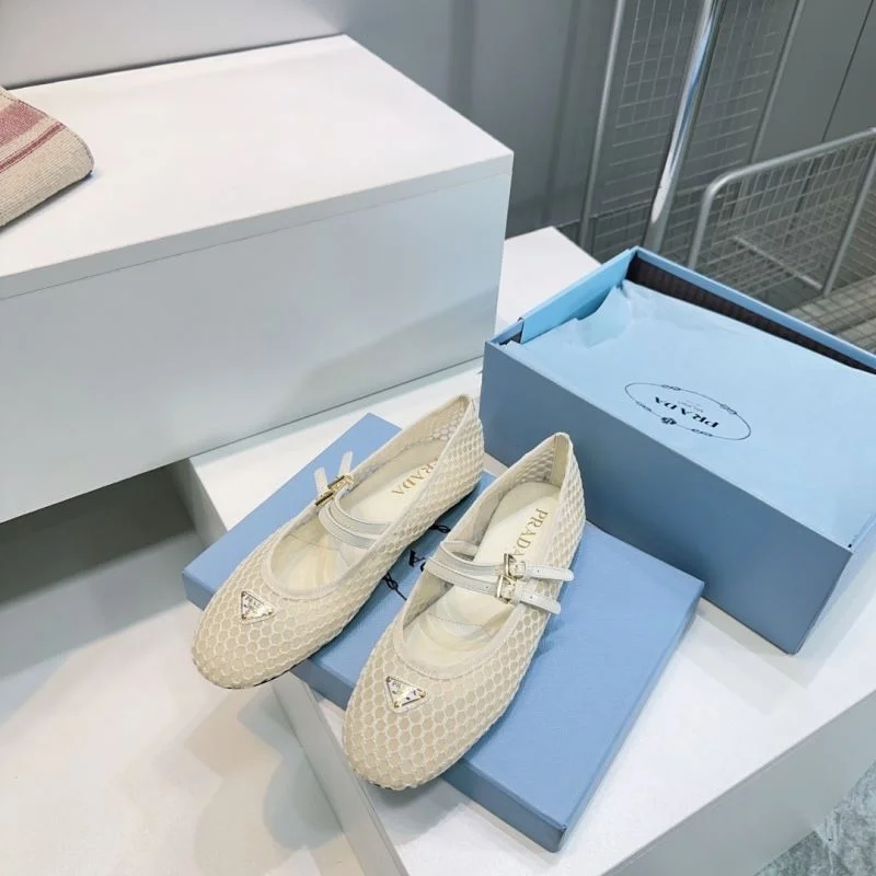 Snug Prada Flat Shoes 34865