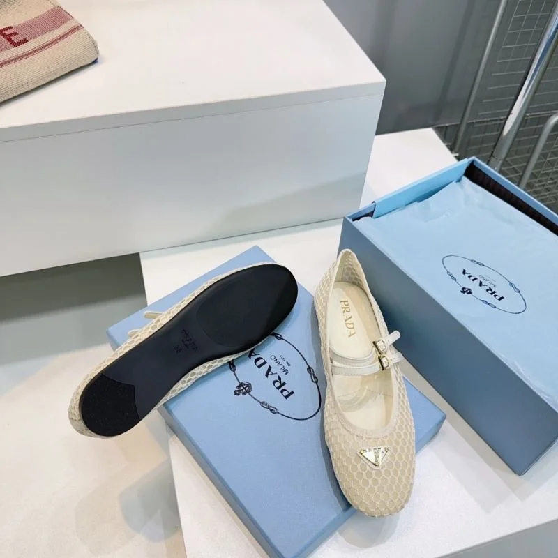 Snug Prada Flat Shoes 34865