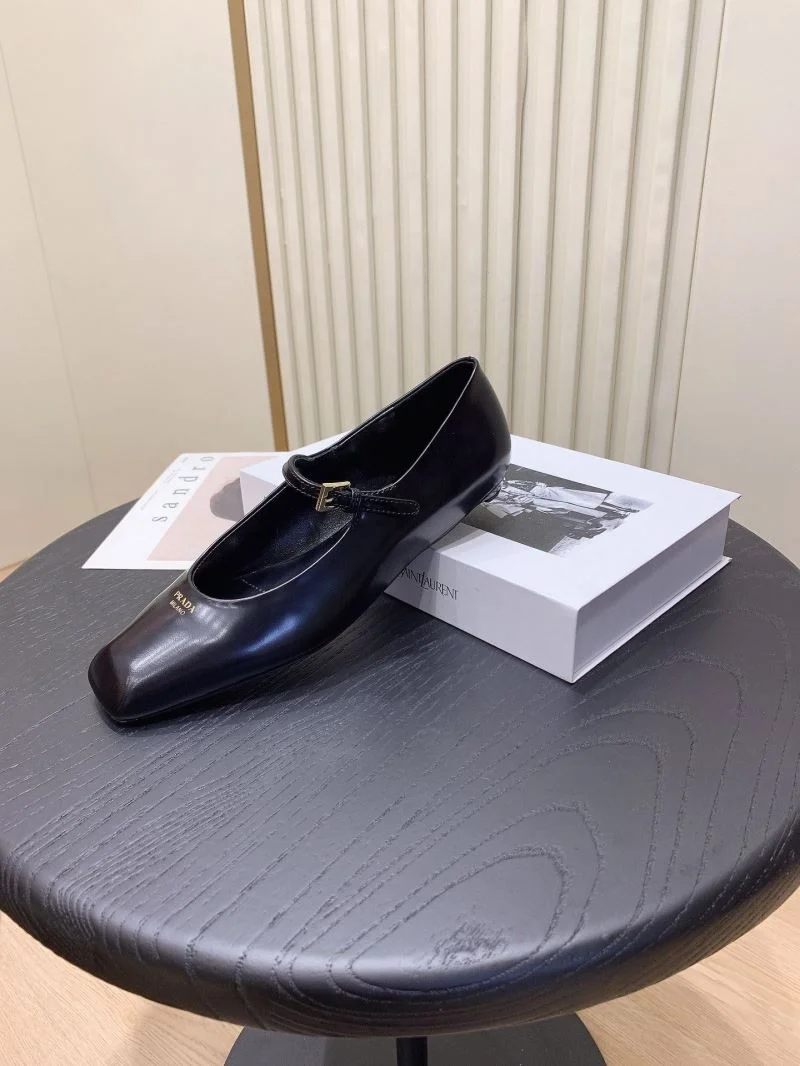 Prada Flat Shoes Snug 34247