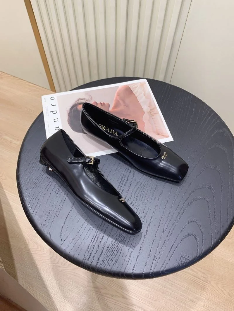 Prada Flat Shoes Snug 34247