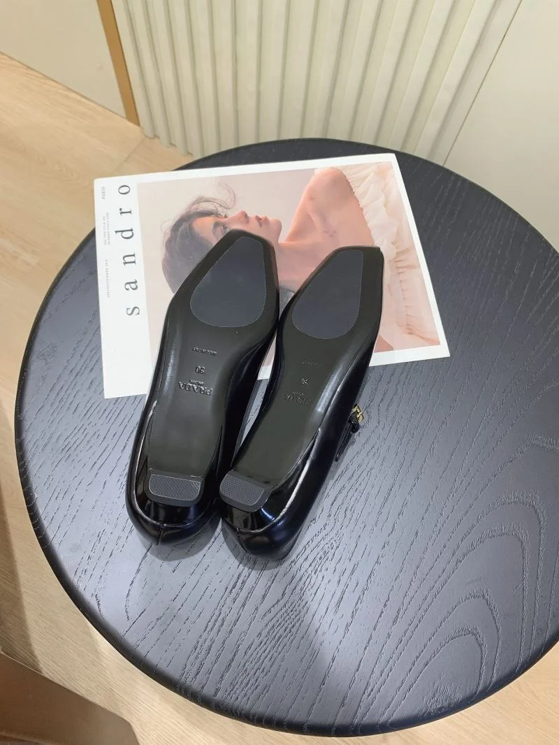 Prada Flat Shoes Snug 34247