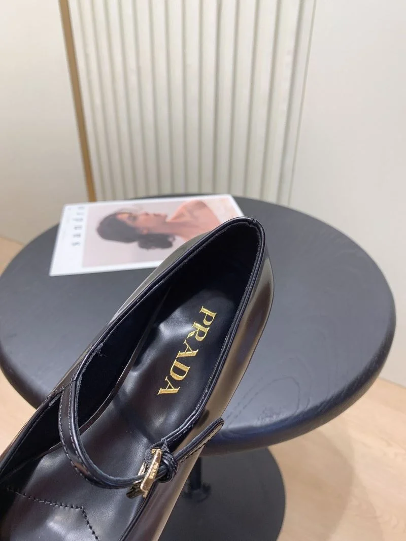 Prada Flat Shoes Snug 34247