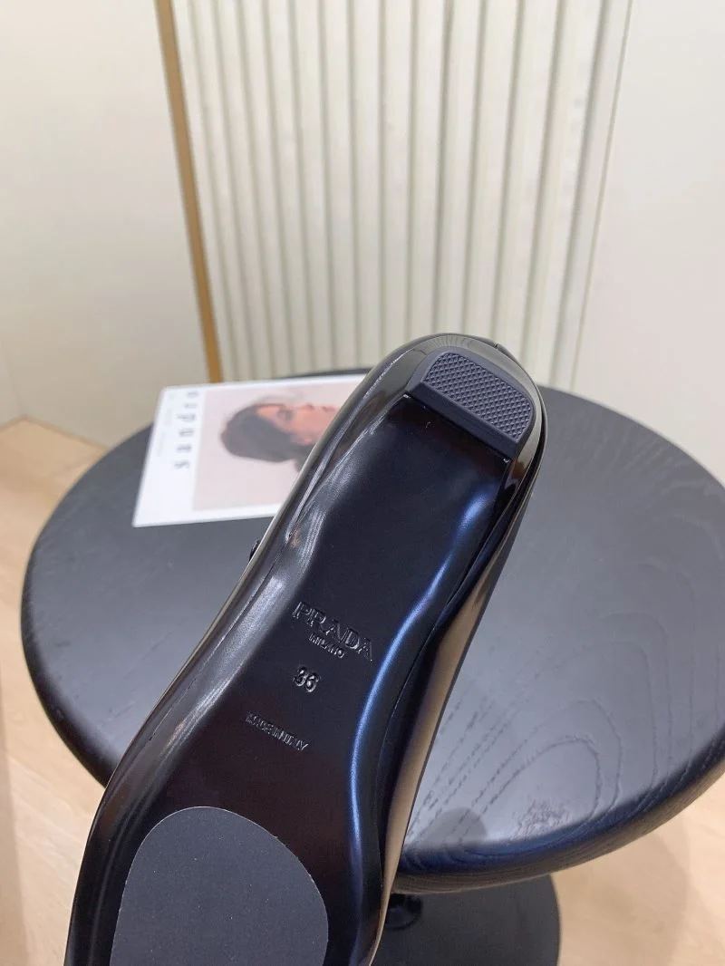 Prada Flat Shoes Snug 34247