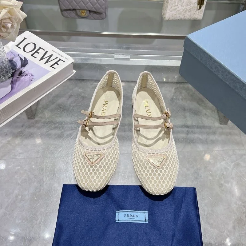 Trendsetting Prada Flat Shoes 34264