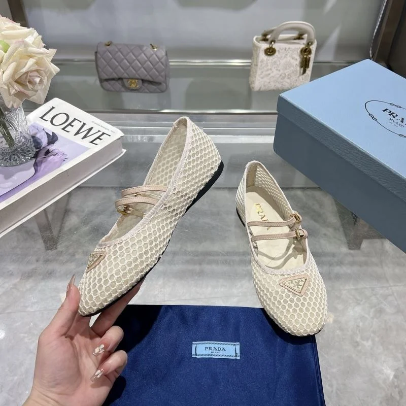 Trendsetting Prada Flat Shoes 34264