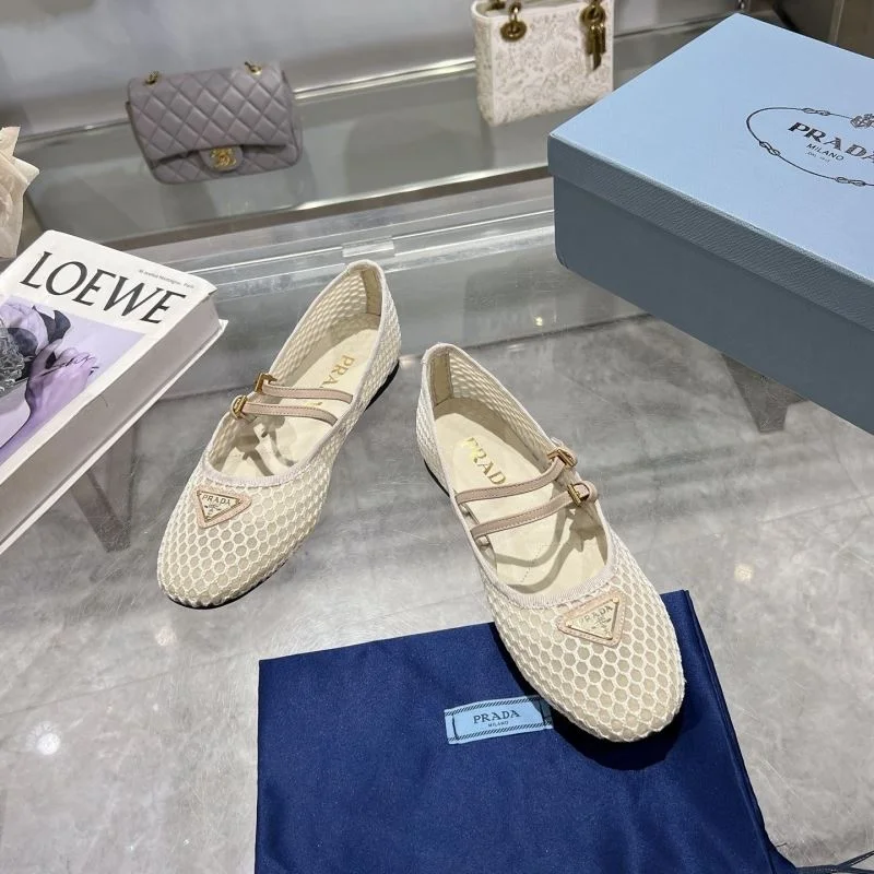 Trendsetting Prada Flat Shoes 34264