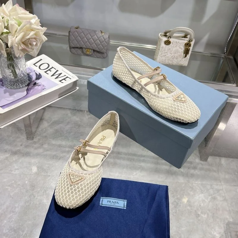 Trendsetting Prada Flat Shoes 34264