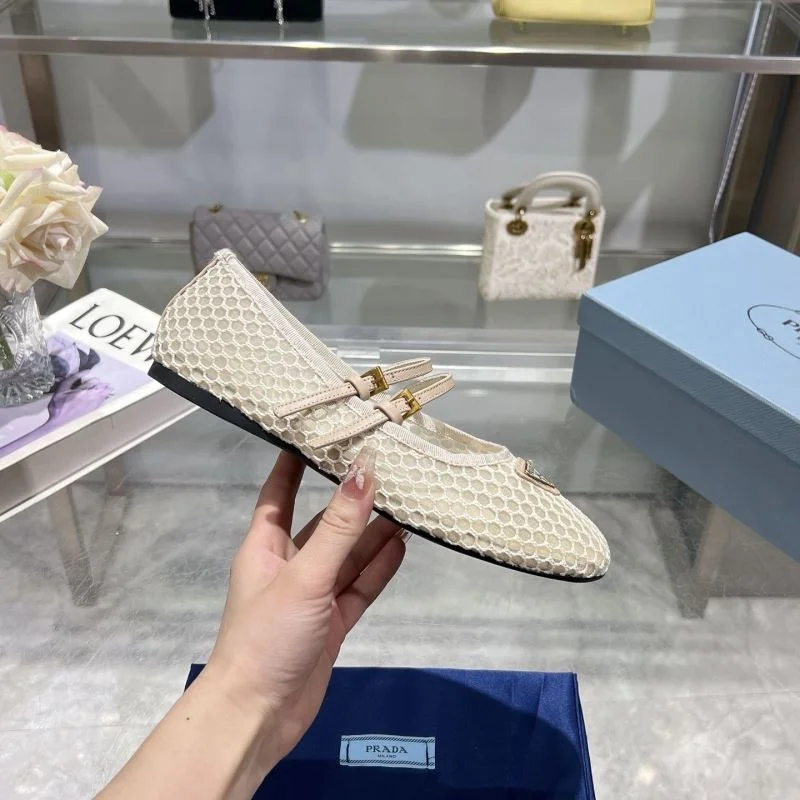 Trendsetting Prada Flat Shoes 34264