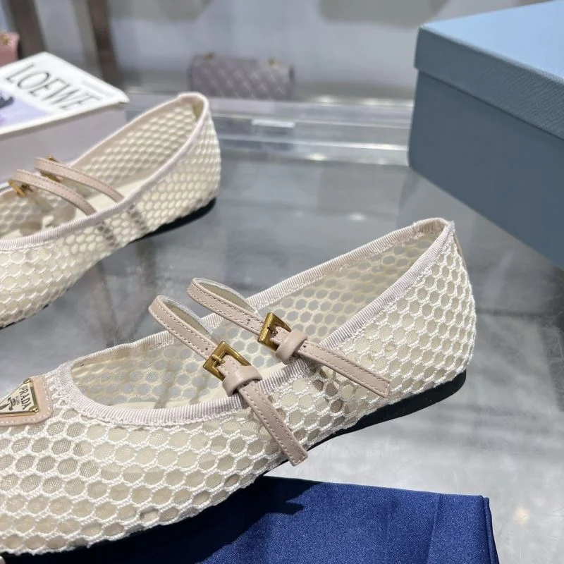 Trendsetting Prada Flat Shoes 34264
