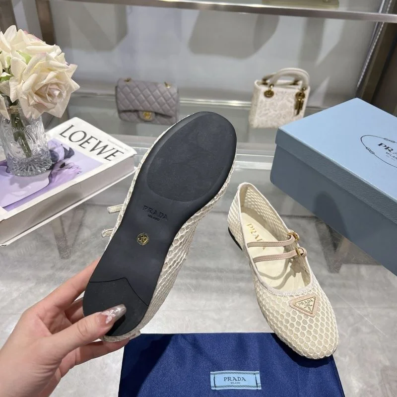 Trendsetting Prada Flat Shoes 34264
