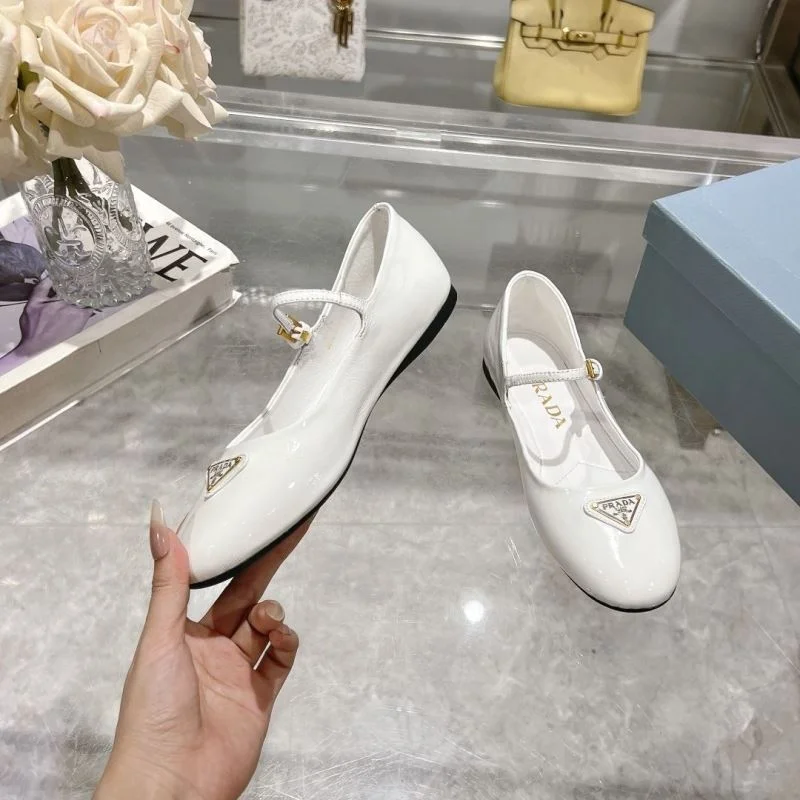 Durable Prada Flat Shoes 34234