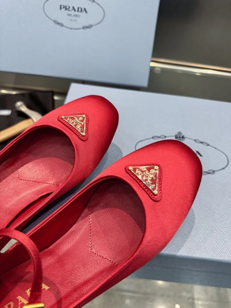 ComfortFit Prada Heeled Shoes 35175