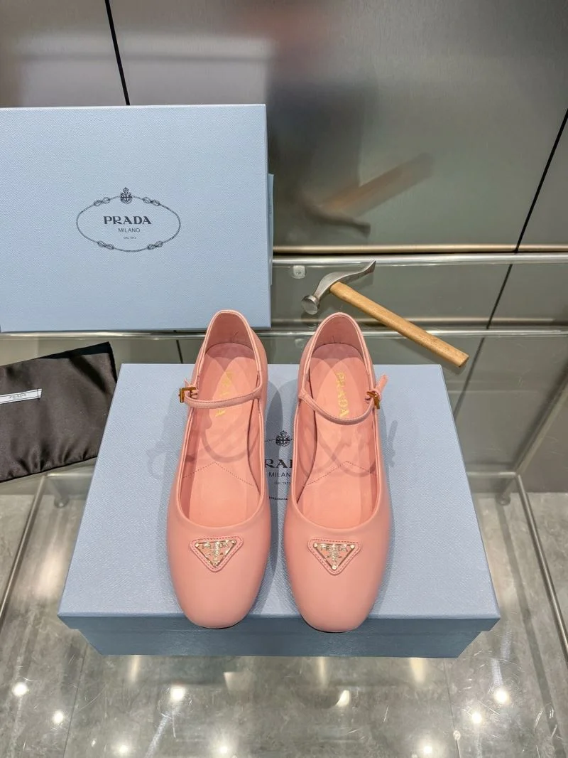 ComfortFit Prada Heeled Shoes 35153