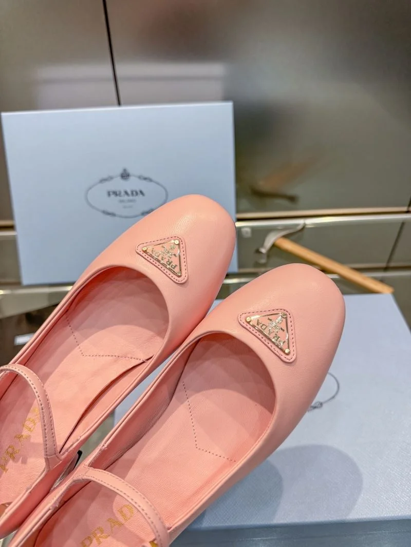 ComfortFit Prada Heeled Shoes 35153