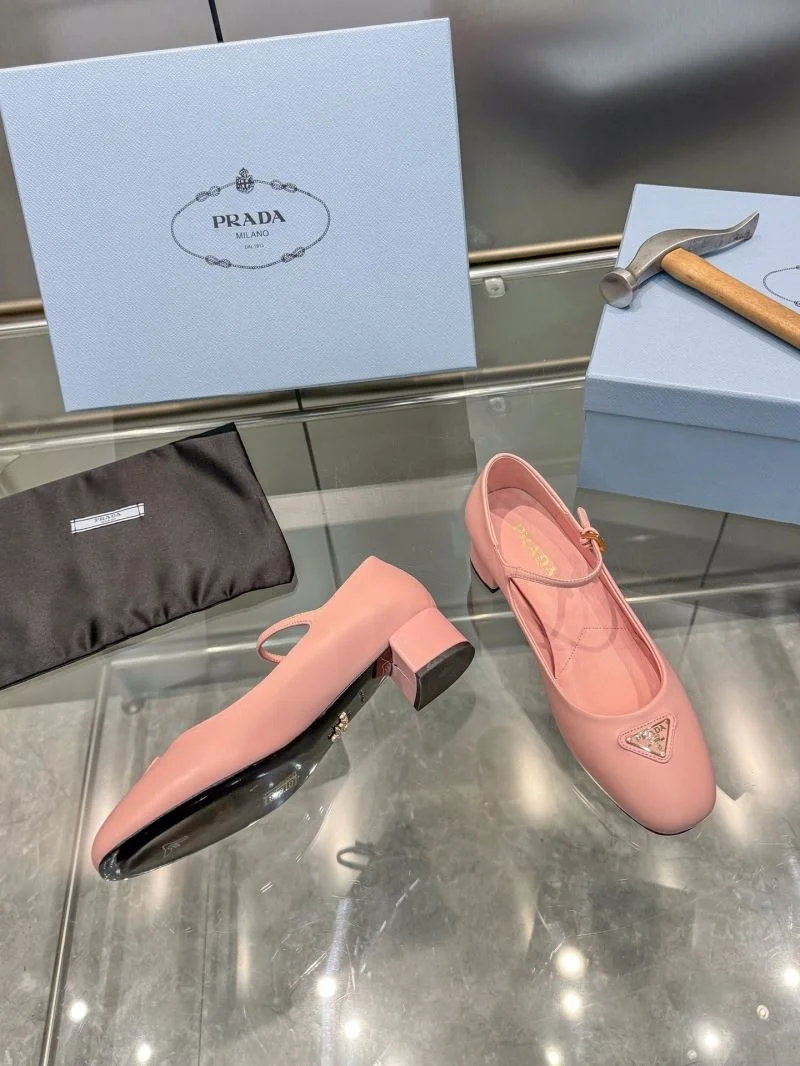 ComfortFit Prada Heeled Shoes 35153