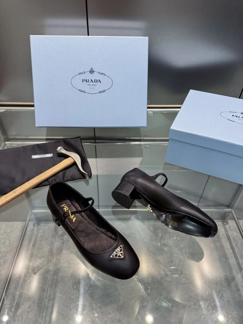 Prada Heeled Shoes Durable 35171