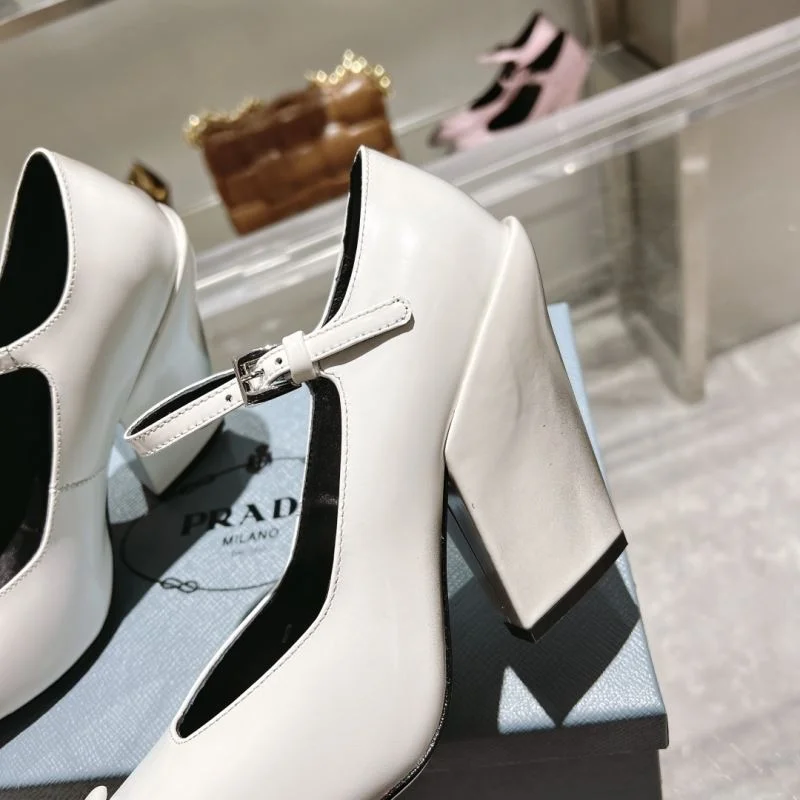 Reliable Prada Heeled Shoes 35157