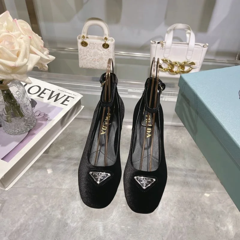 Prada Heeled Shoes Sophisticated 35148