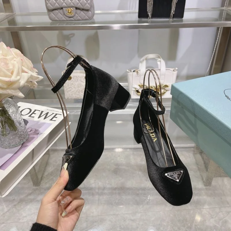 Prada Heeled Shoes Sophisticated 35148