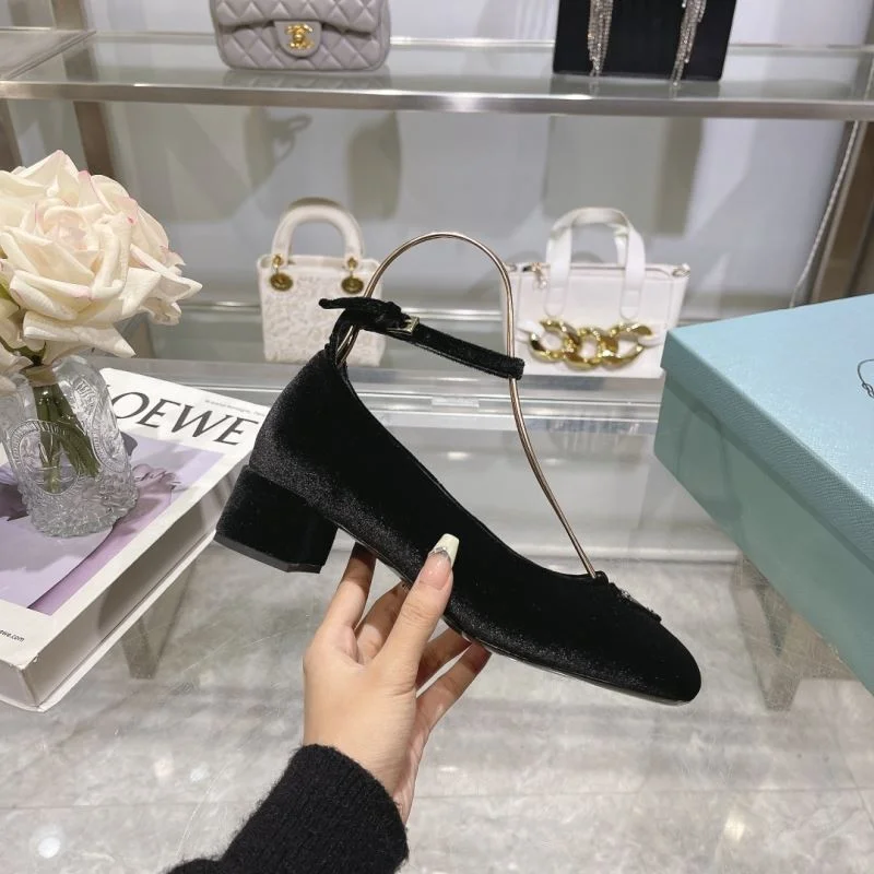 Prada Heeled Shoes Sophisticated 35148