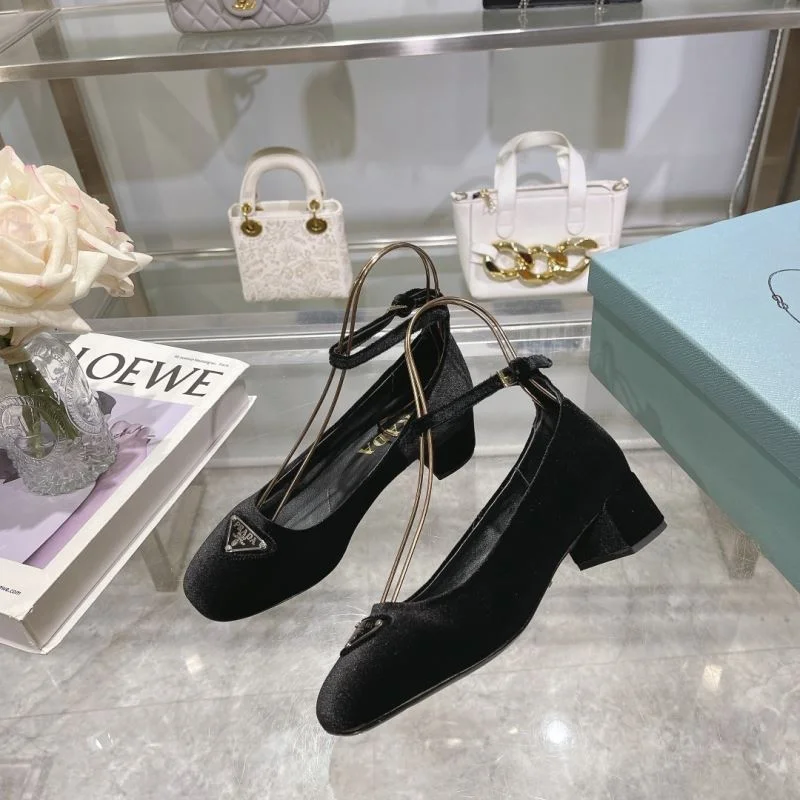 Prada Heeled Shoes Sophisticated 35148
