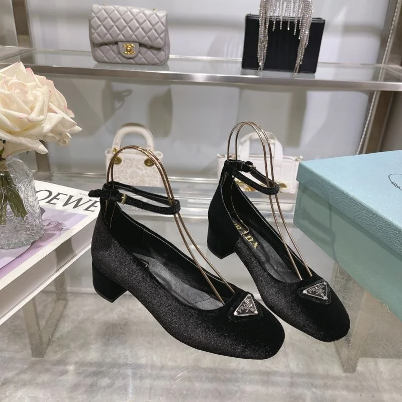 Prada Heeled Shoes Sophisticated 35148