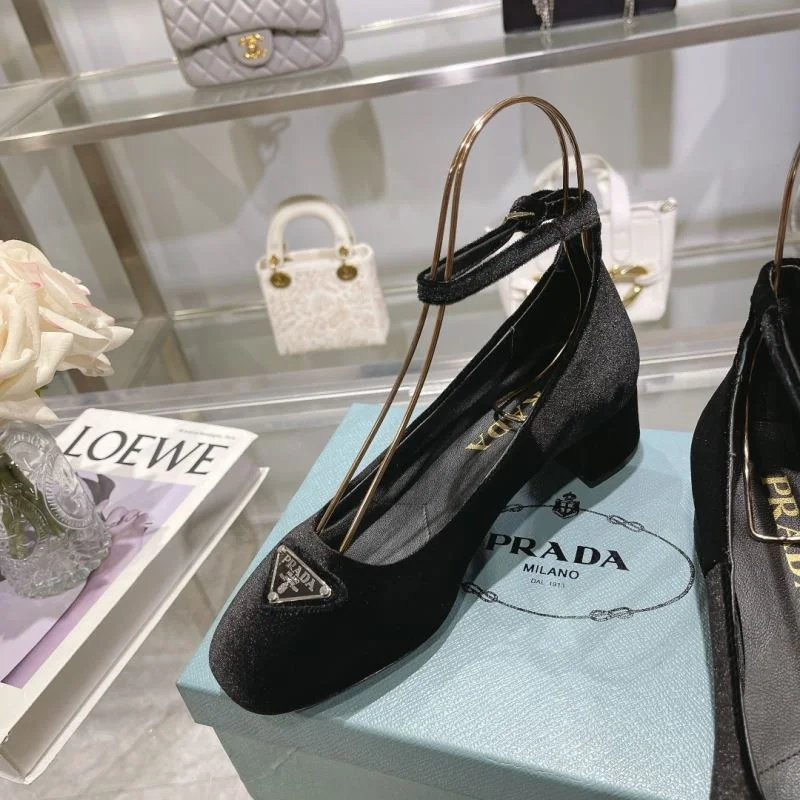 Prada Heeled Shoes Sophisticated 35148
