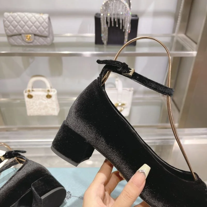 Prada Heeled Shoes Sophisticated 35148