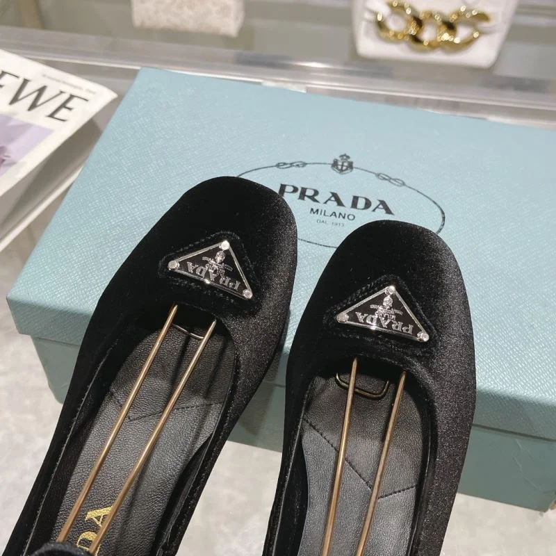 Prada Heeled Shoes Sophisticated 35148