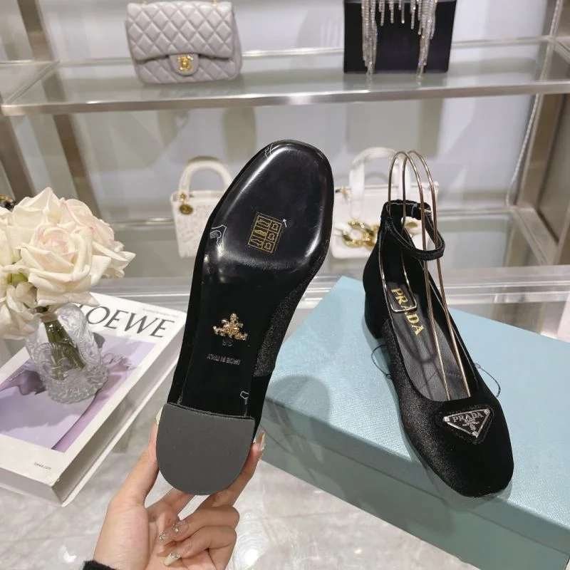 Prada Heeled Shoes Sophisticated 35148