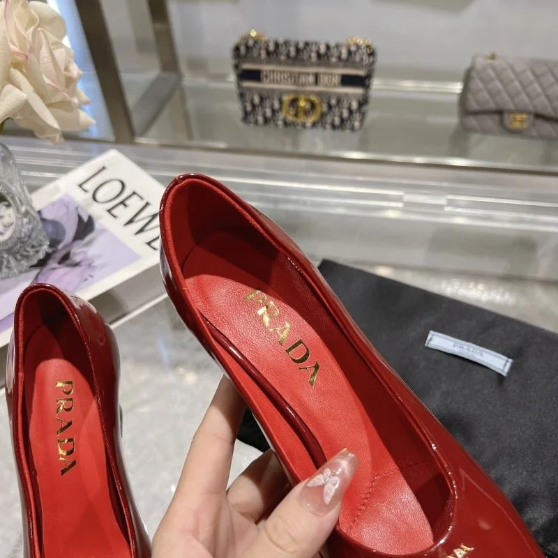 Snug Prada Heeled Shoes 35154