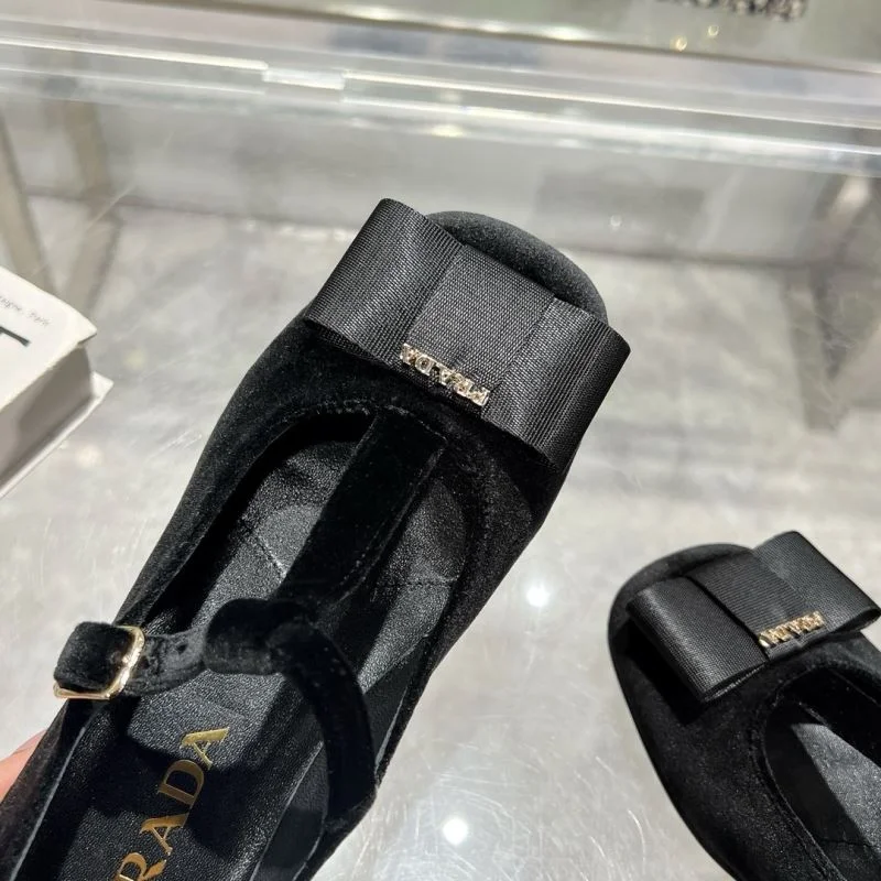 Packable Prada Heeled Shoes 35172
