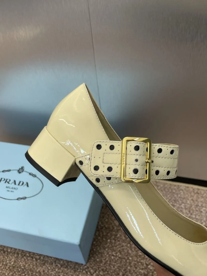 Prada Heeled Shoes Stylish 35146