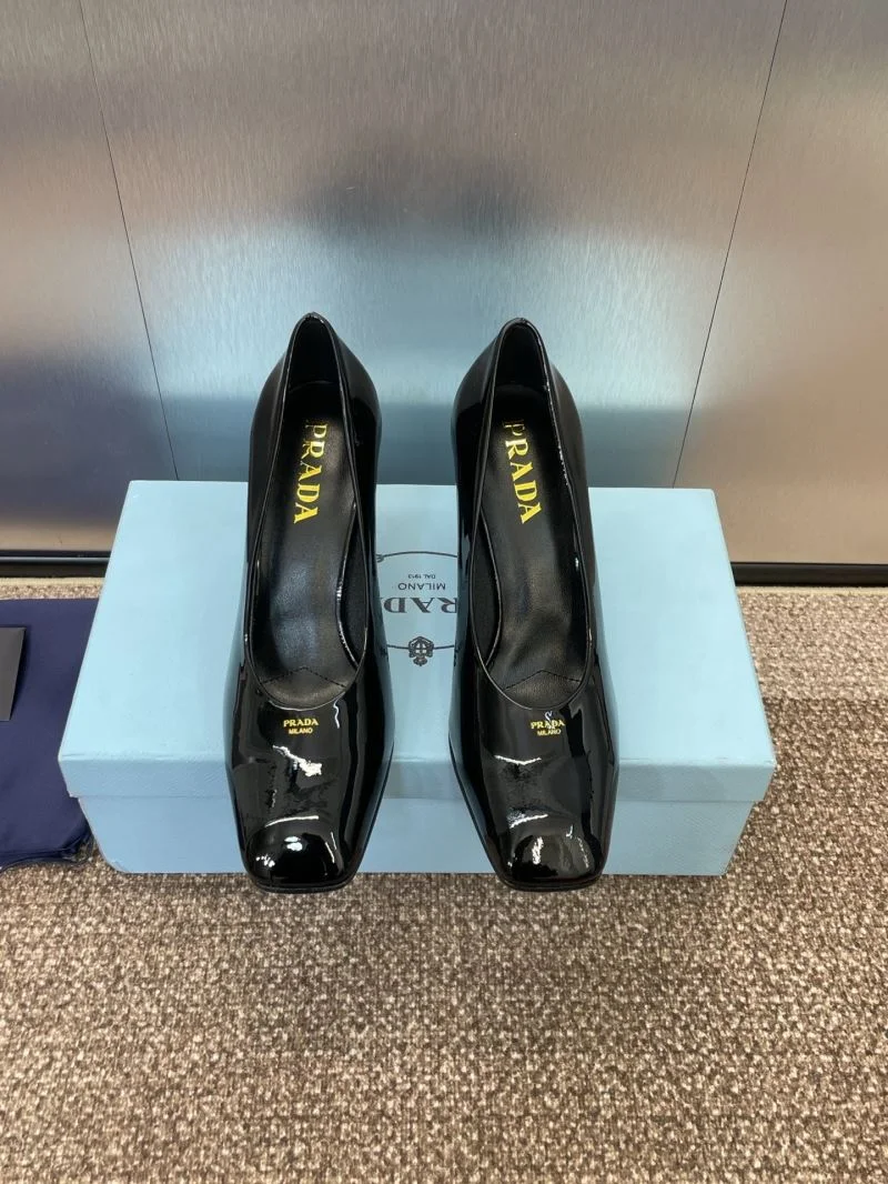 Elegant Prada Heeled Shoes 35142