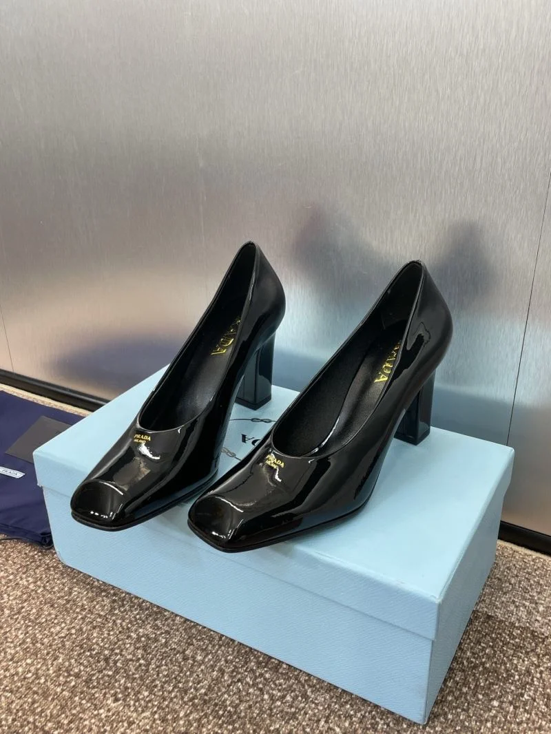 Elegant Prada Heeled Shoes 35142
