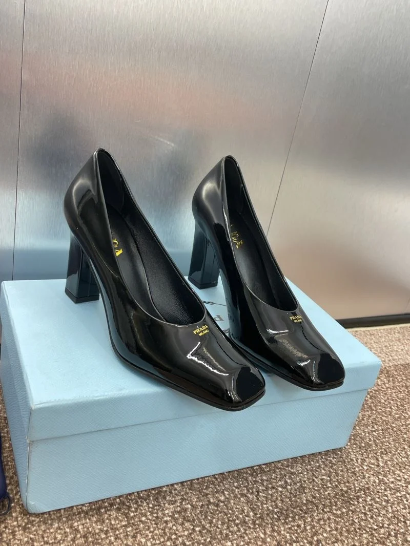Elegant Prada Heeled Shoes 35142