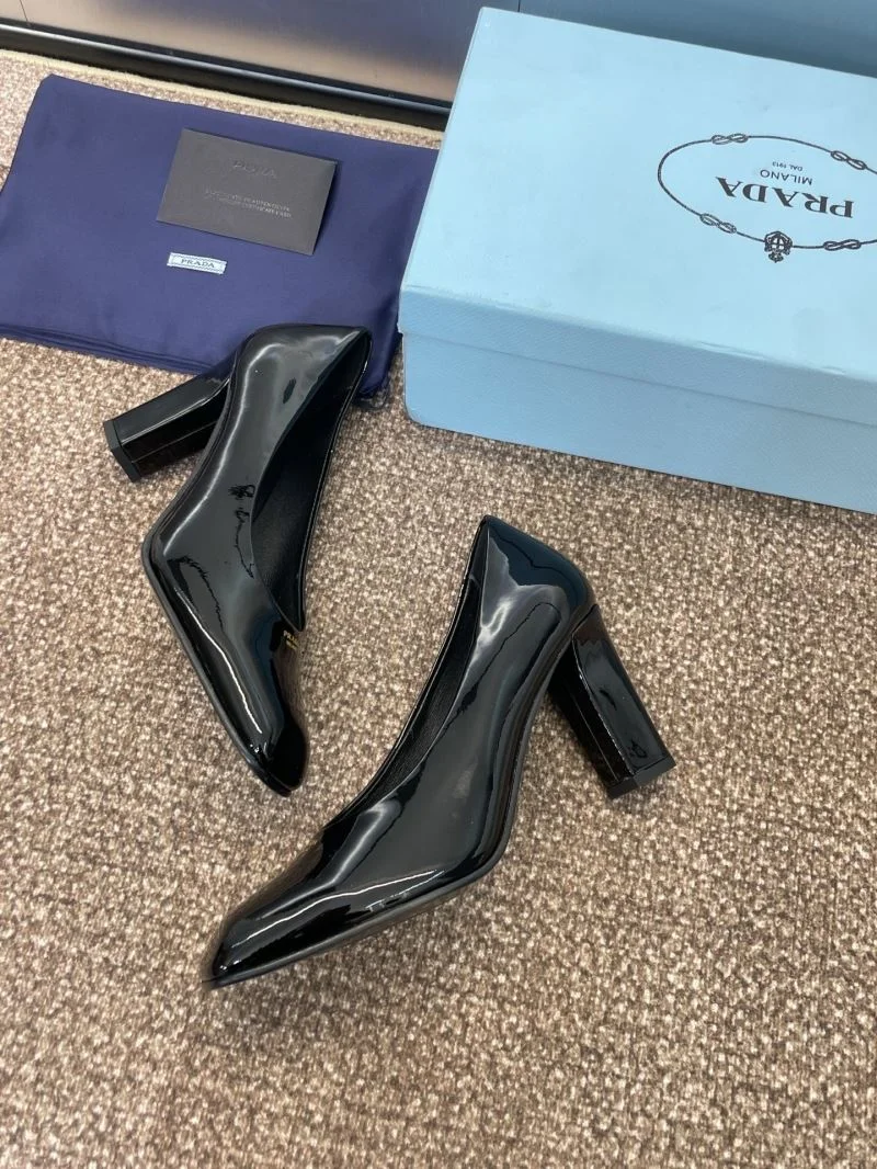 Elegant Prada Heeled Shoes 35142