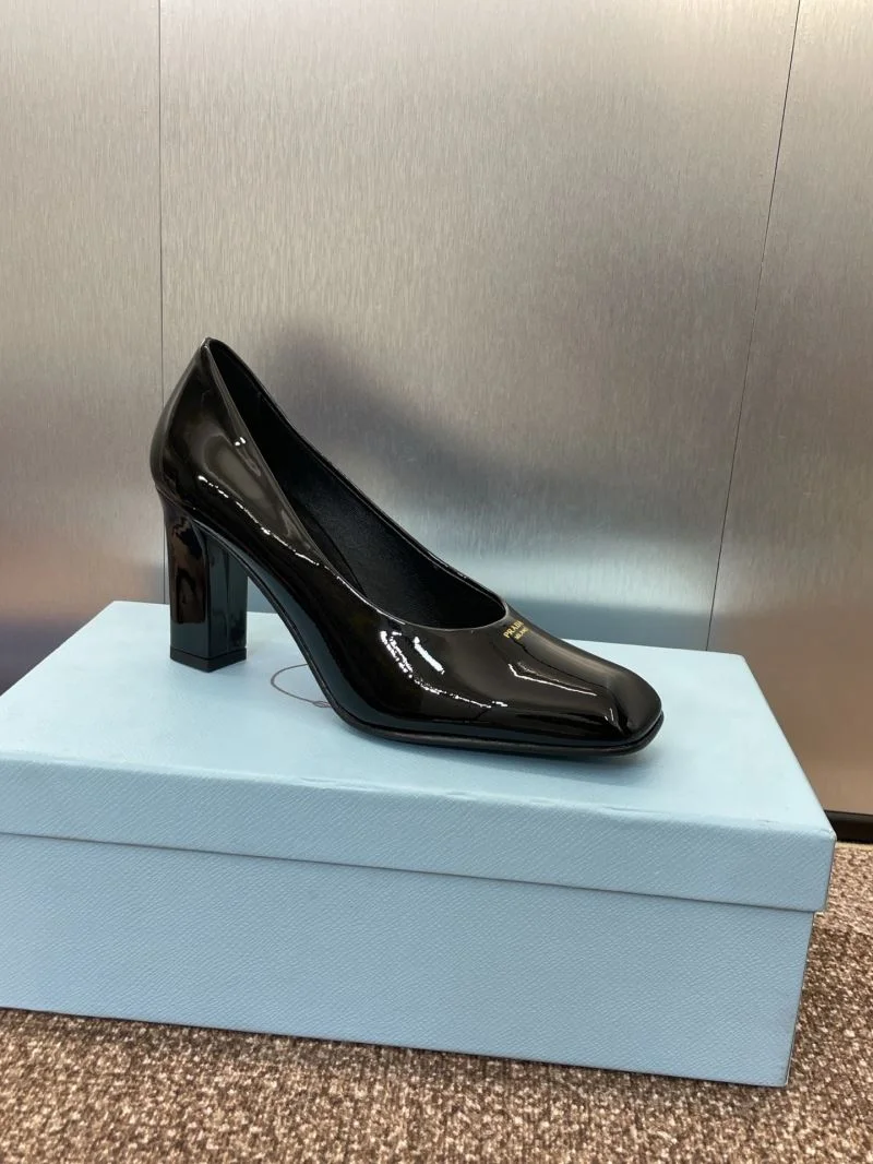 Elegant Prada Heeled Shoes 35142