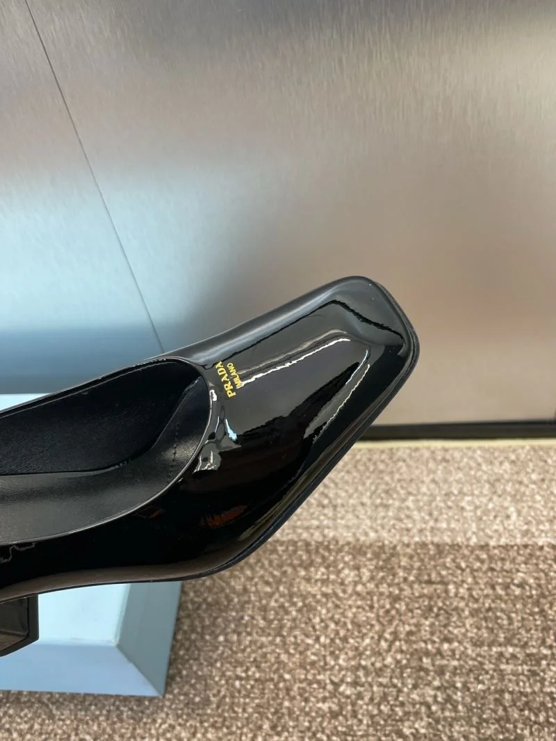 Elegant Prada Heeled Shoes 35142