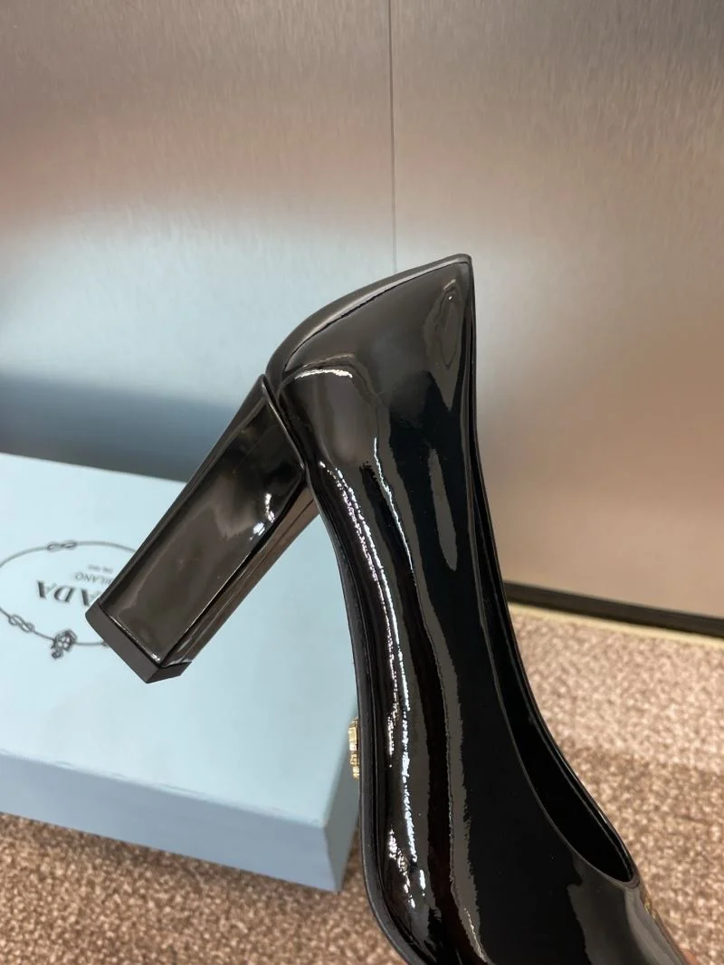 Elegant Prada Heeled Shoes 35142