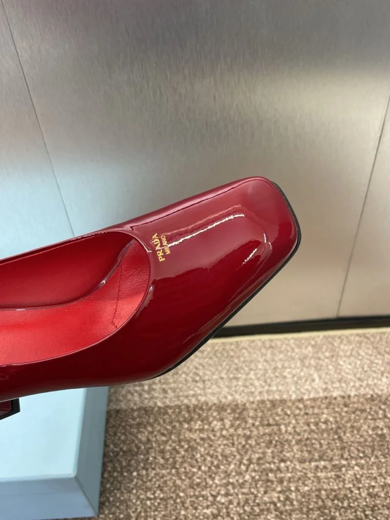 Snug Prada Heeled Shoes 35145