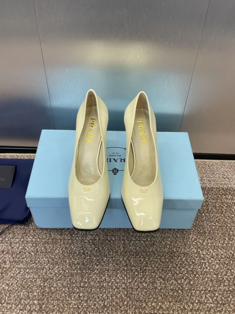 Vibrant Prada Heeled Shoes 35140