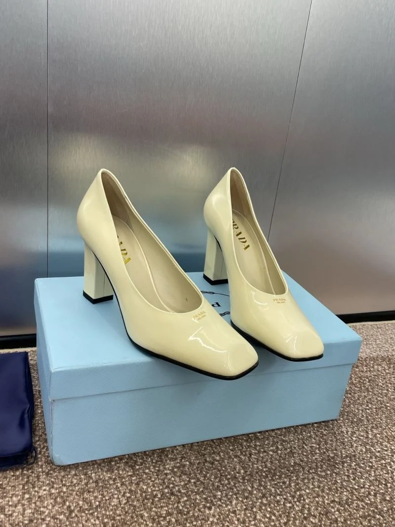 Vibrant Prada Heeled Shoes 35140