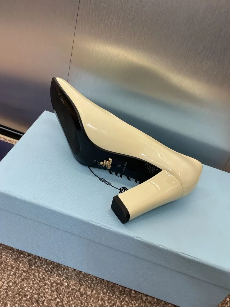 Vibrant Prada Heeled Shoes 35140