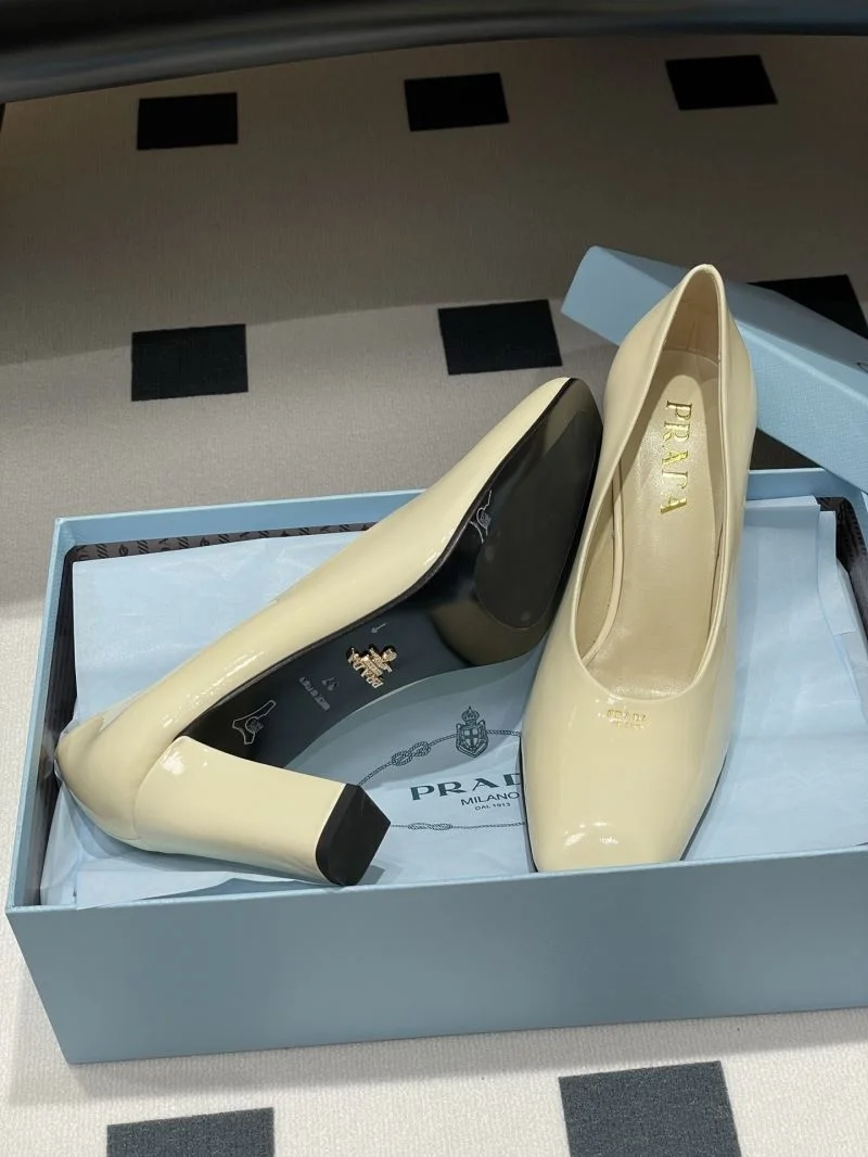 Prada Heeled Shoes Durable 34885