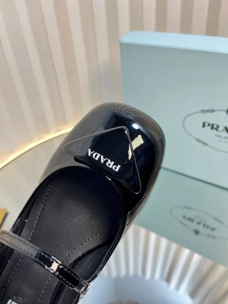 Trendsetting Prada Heeled Shoes 34848